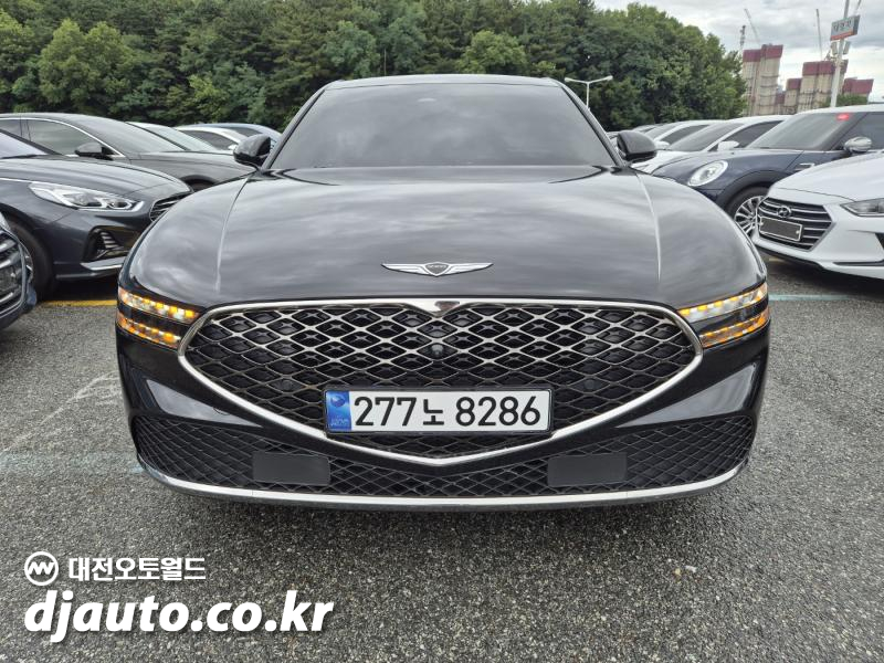 2022 Genesis G90