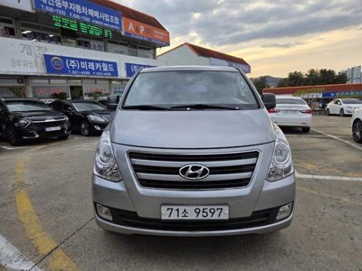 2016 Hyundai 12-Seater Diesel 4WD Smart