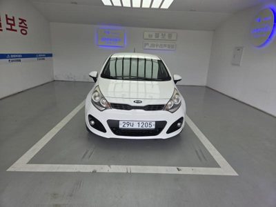2012 KIA New Pride 5-Door 1.6 GDI Prestige