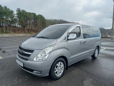 2011 Hyundai 5-seater Diesel Van CVX Premium