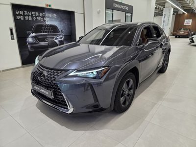 2026 Lexus UX 2WD