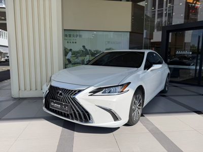2023 Lexus ES