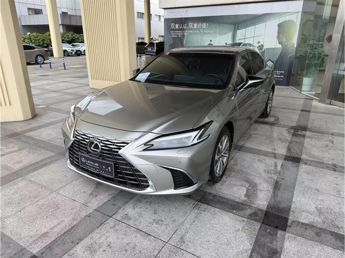 2025 Lexus ES