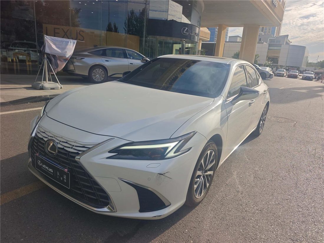 2025 Lexus ES