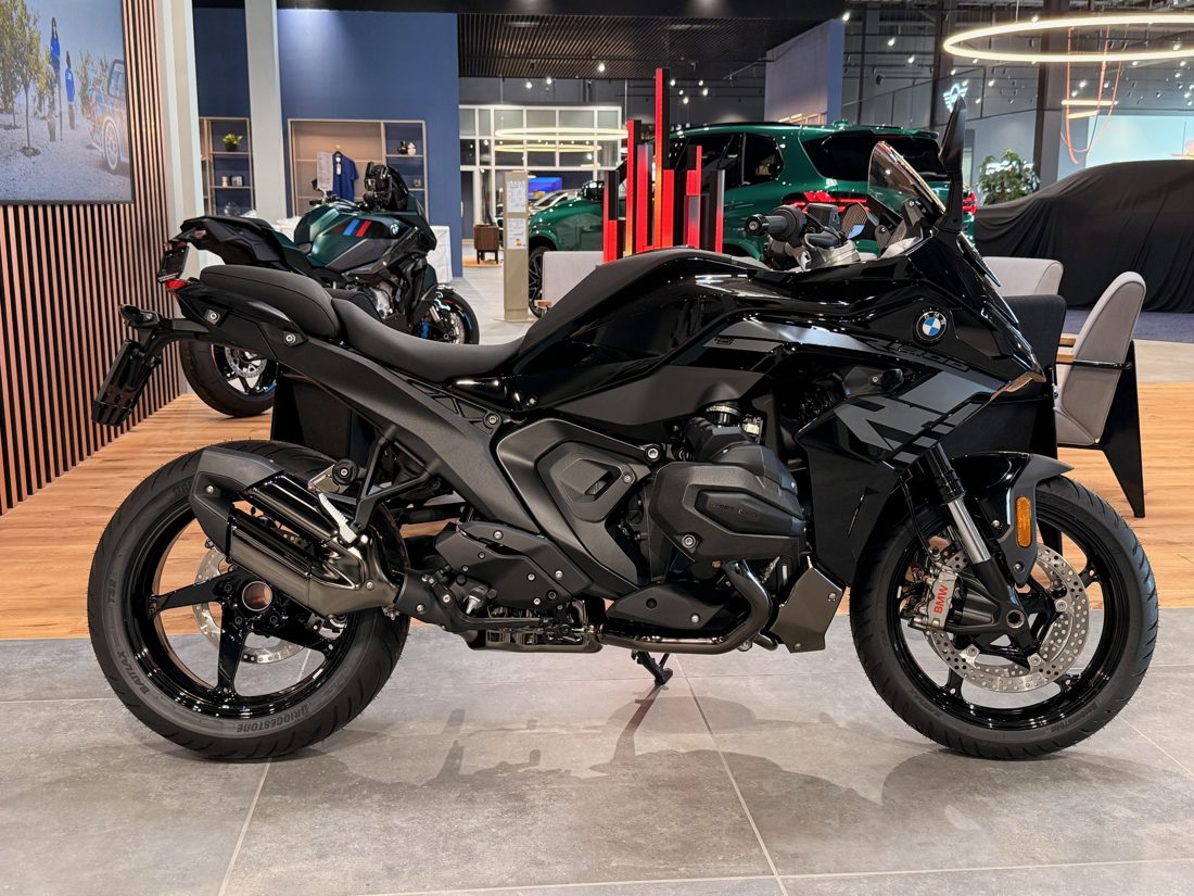 BMW R 1300RSTRIPLEBLACK–BOXERDEAL