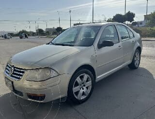 2010 Volkswagen Bora TRENDLINE2.0LAUTUSADO()COLORBEIGE