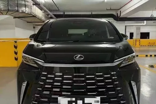 2024 Lexus LM