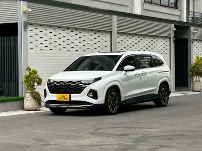 2023 Hyundai Custin