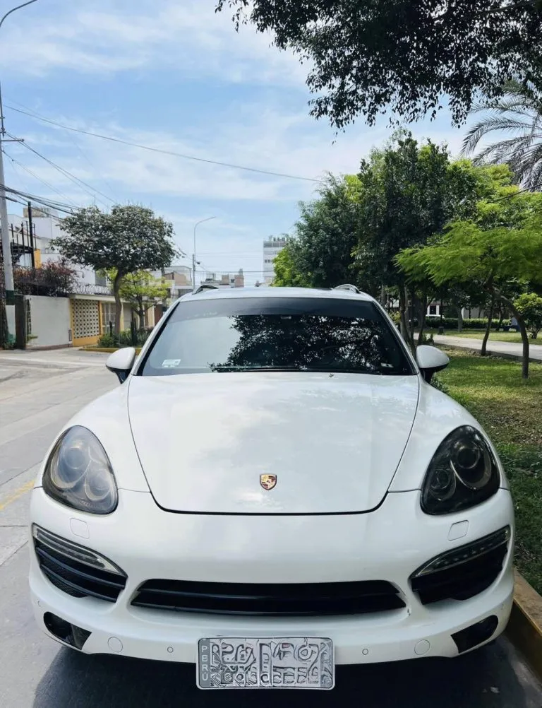 2012 Porsche Cayane