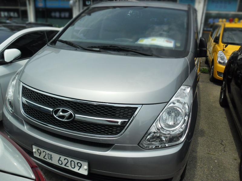 2013 Hyundai Grand Starex 3-Seater Van CVX