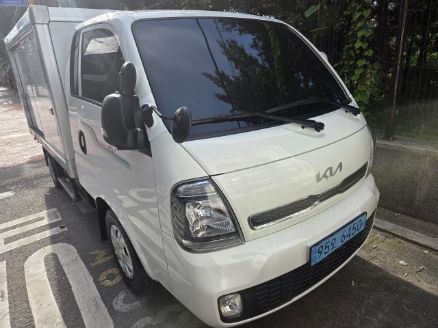 2023 KIA Extra-long King Cab CRDi Box Truck
