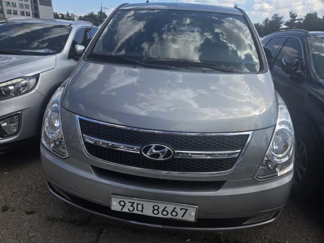 2010 Hyundai Grand Starex 5-seater Van CVX